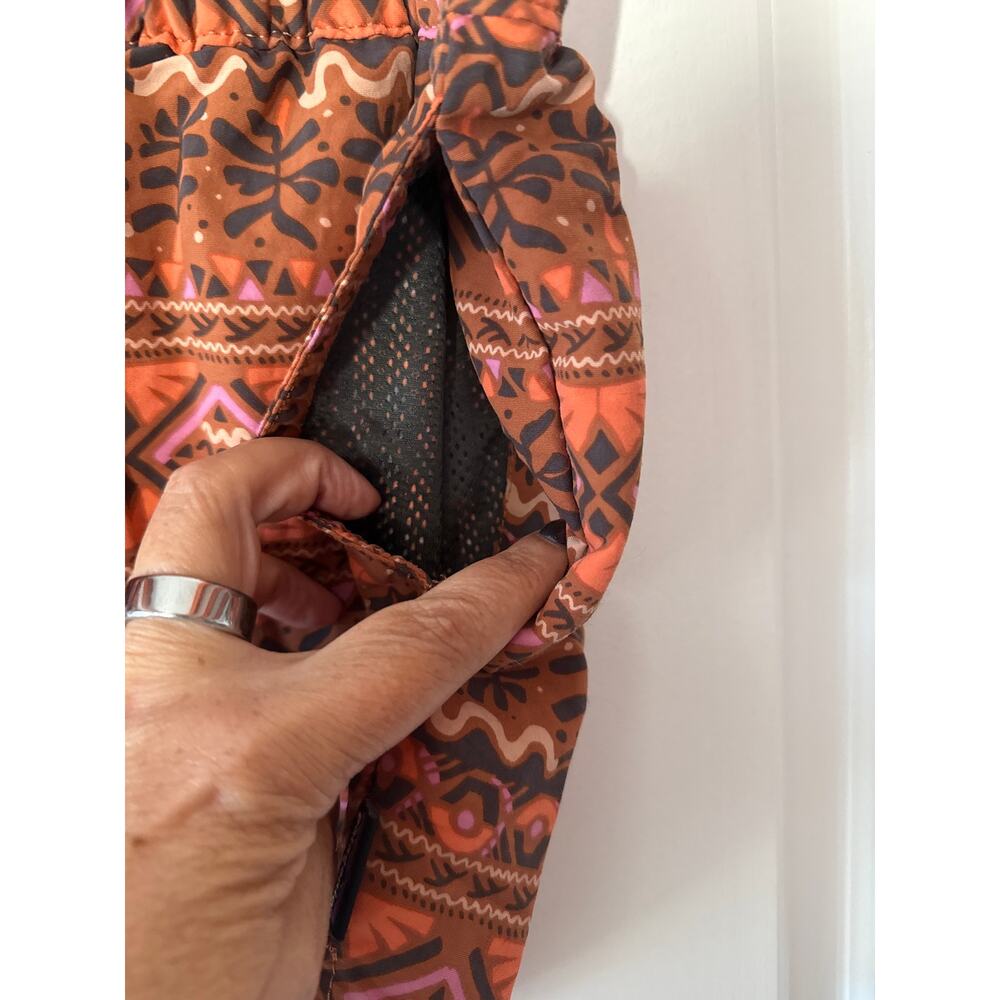Patagonia Barely Baggies Shorts in Mangrove Tiki Henna Brown, XL - Picture 4 of 6